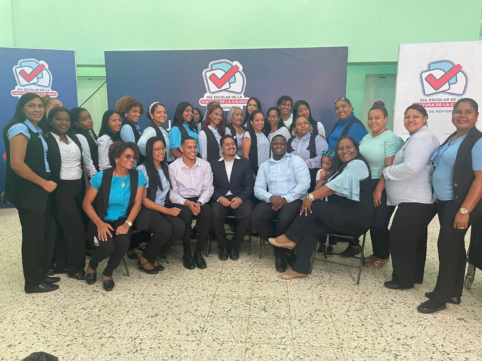 Equipo central de maestros de la Escuela Juana Saltitopa